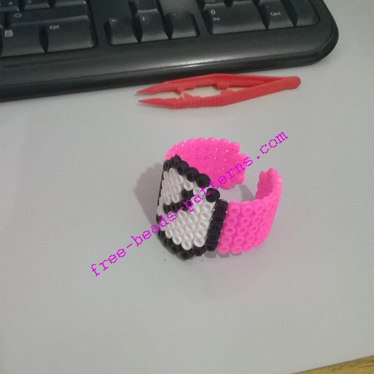 3D perler beads round fucsia watch work photos (1)