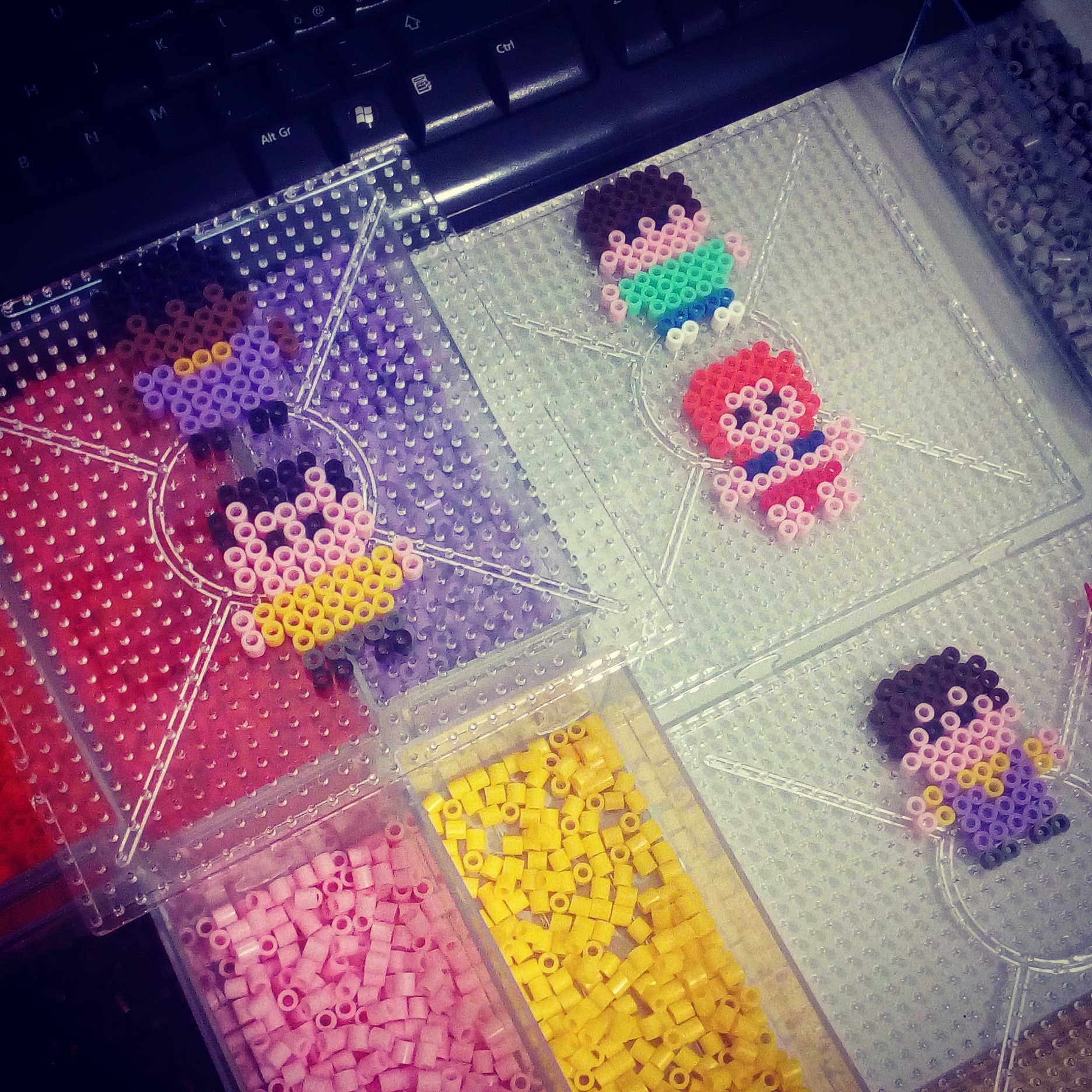 Chibi GTA Vice City perler beads characters work photos (1)