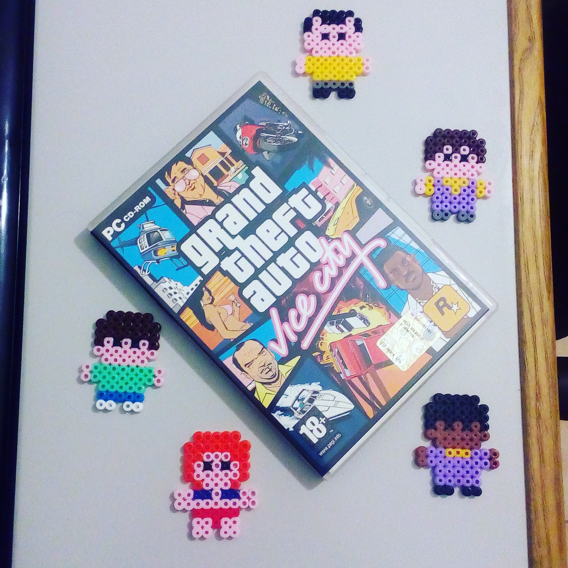 Chibi GTA Vice City perler beads characters work photos (2)