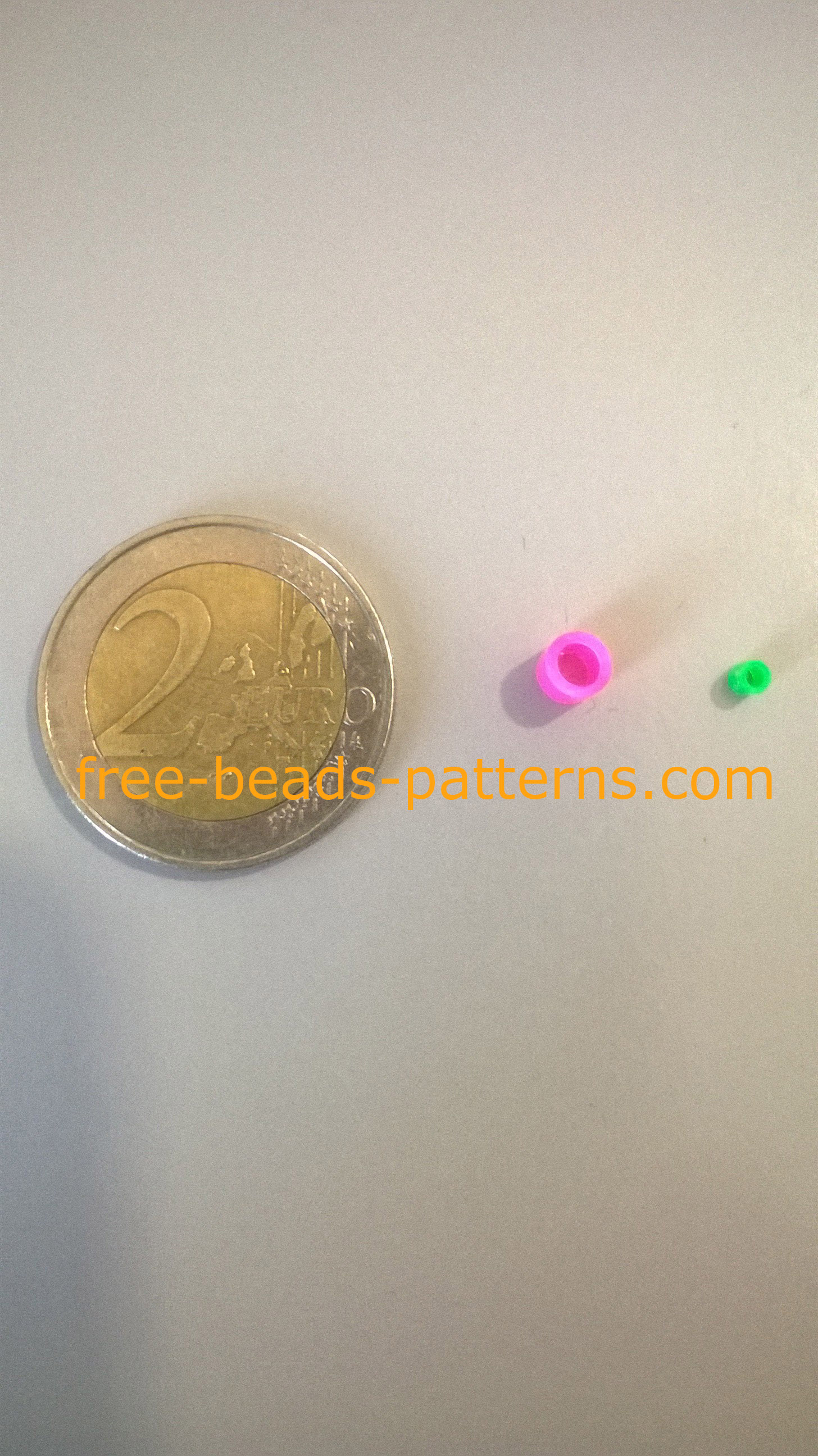 Comparison between 2 Euro coin Ikea Pyssla bead and Hama Beads mini bead