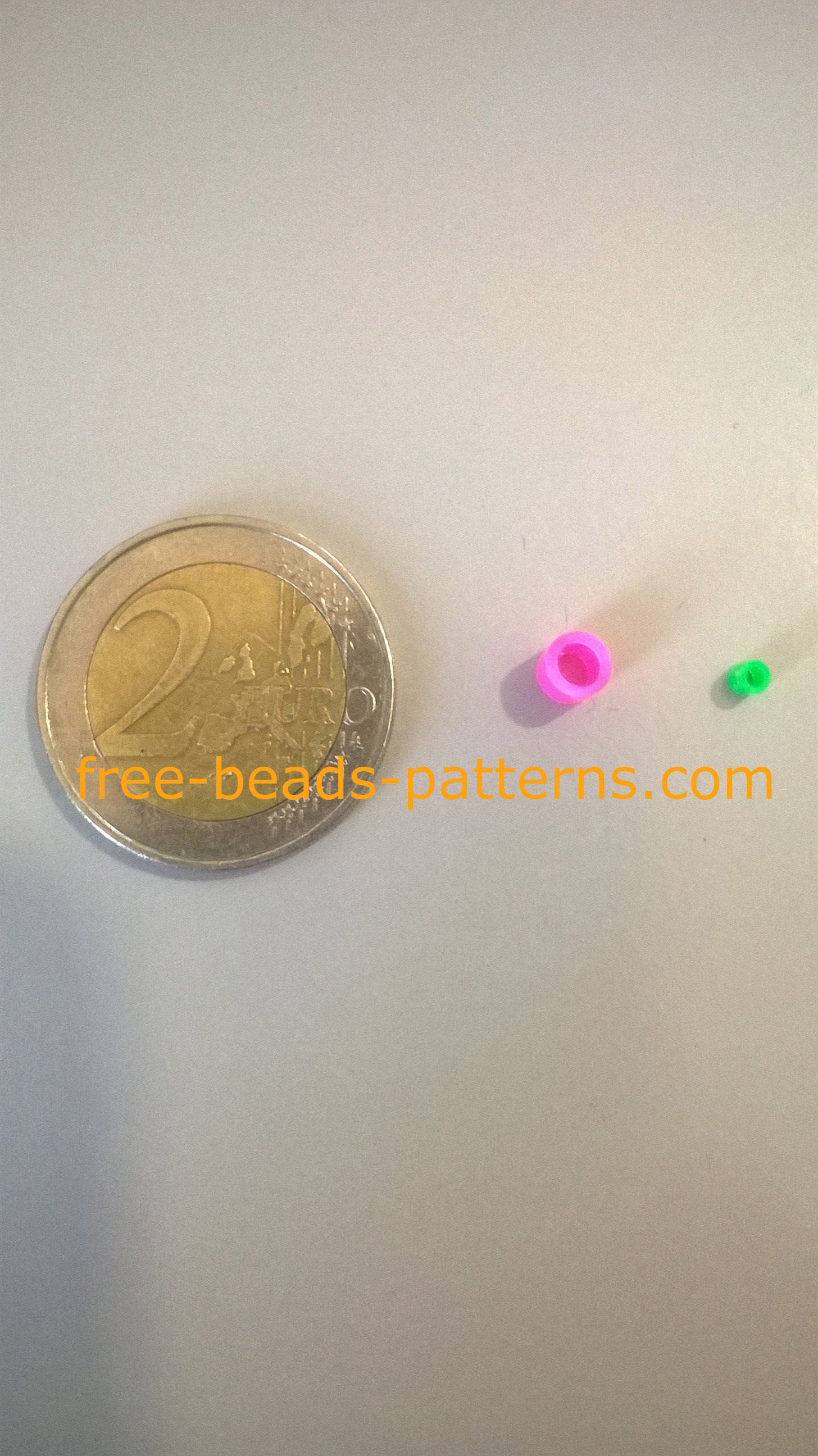 Comparison between 2 Euro coin Ikea Pyssla bead and Hama Beads mini bead