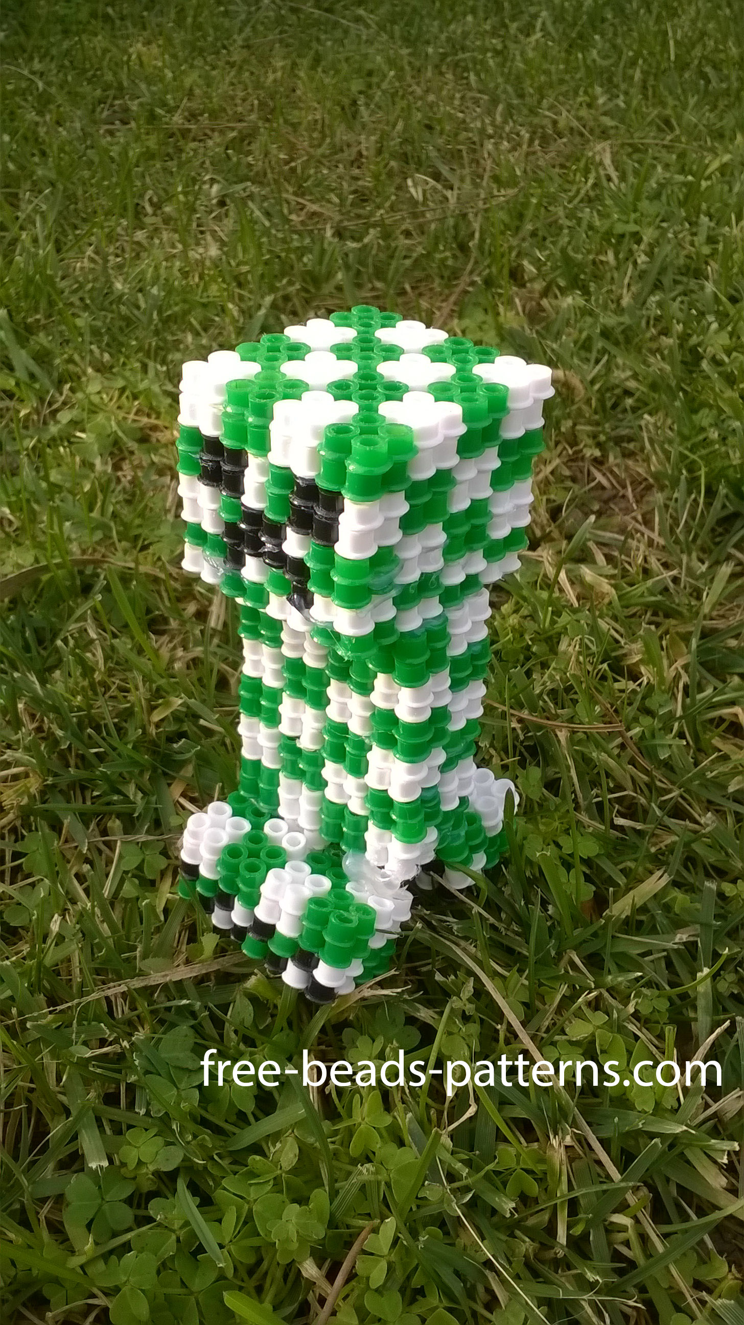 Creeper Minecraft 3D Perler Beads Hama Beads on the grass (4)