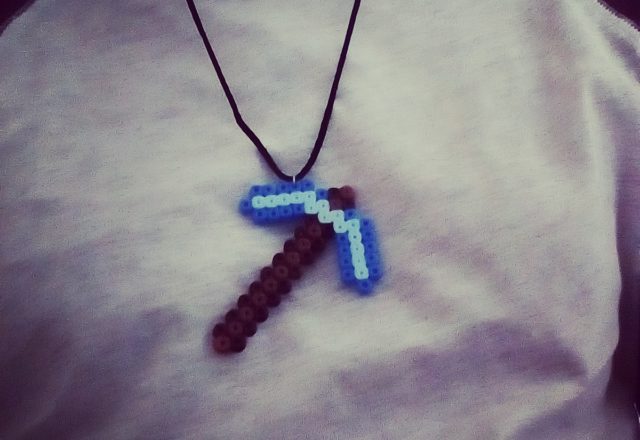 Minecraft diamond pickaxe perler beads work photos (3)