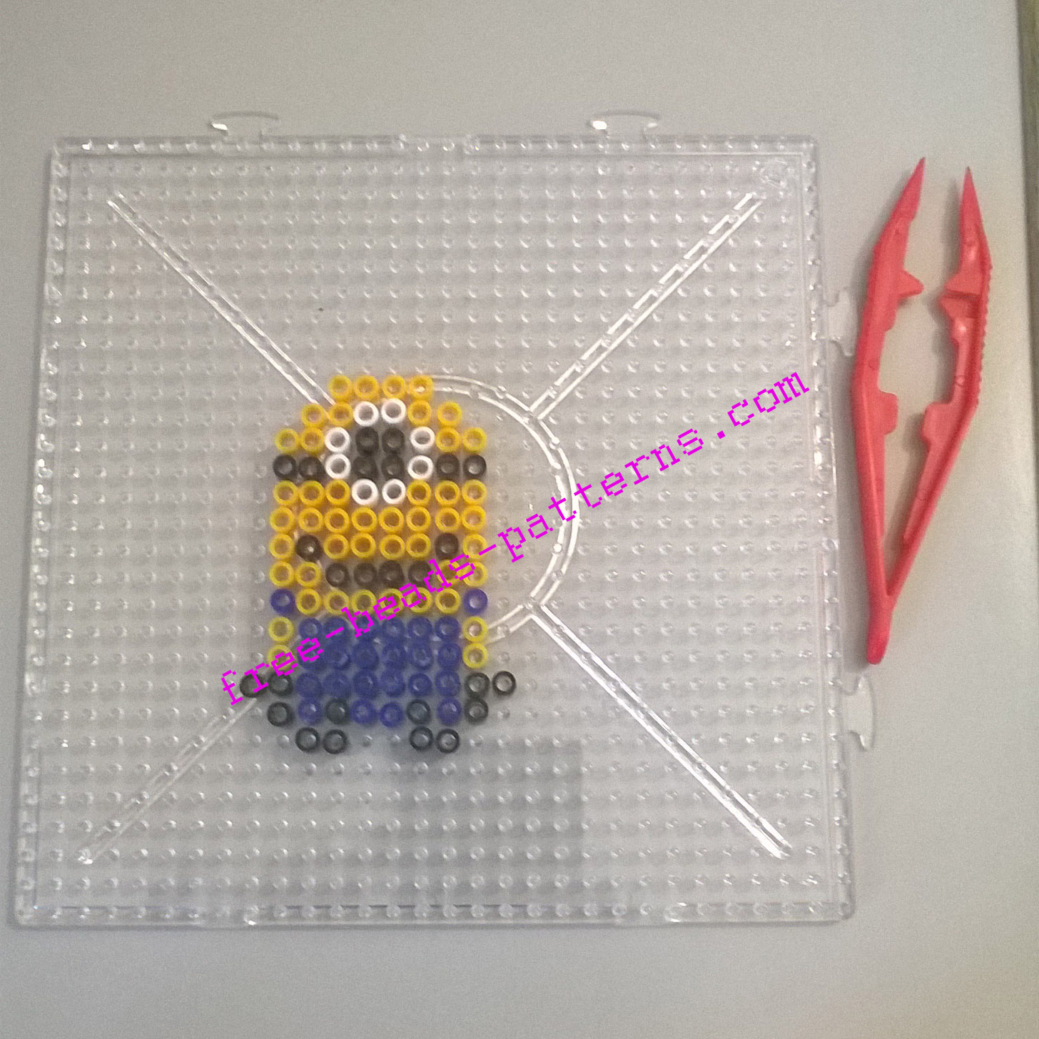 Minions perler beads necklace photos (1)