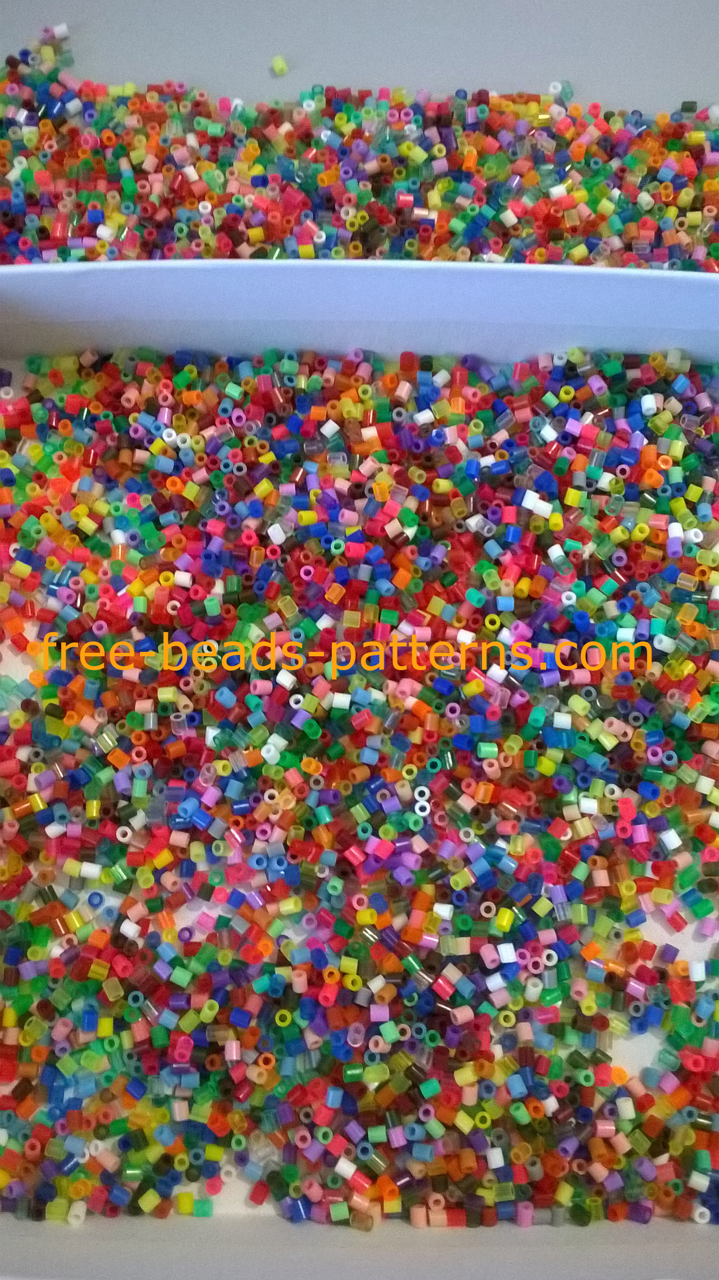 Perler beads Hama Beads mini 2, 5 mm close up view multicolor