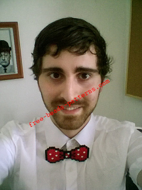 Perler beads bow tie red with white pois work photos (5)