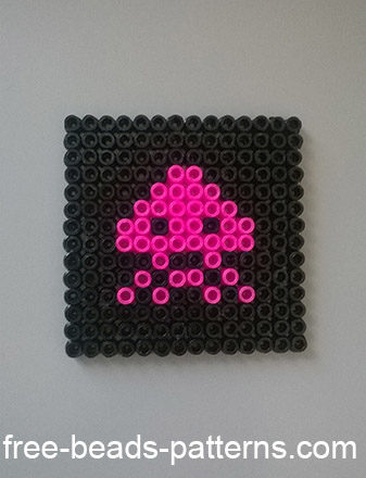 Space Invaders 80’ s videogames pixel art Pyssla work photo alien 1