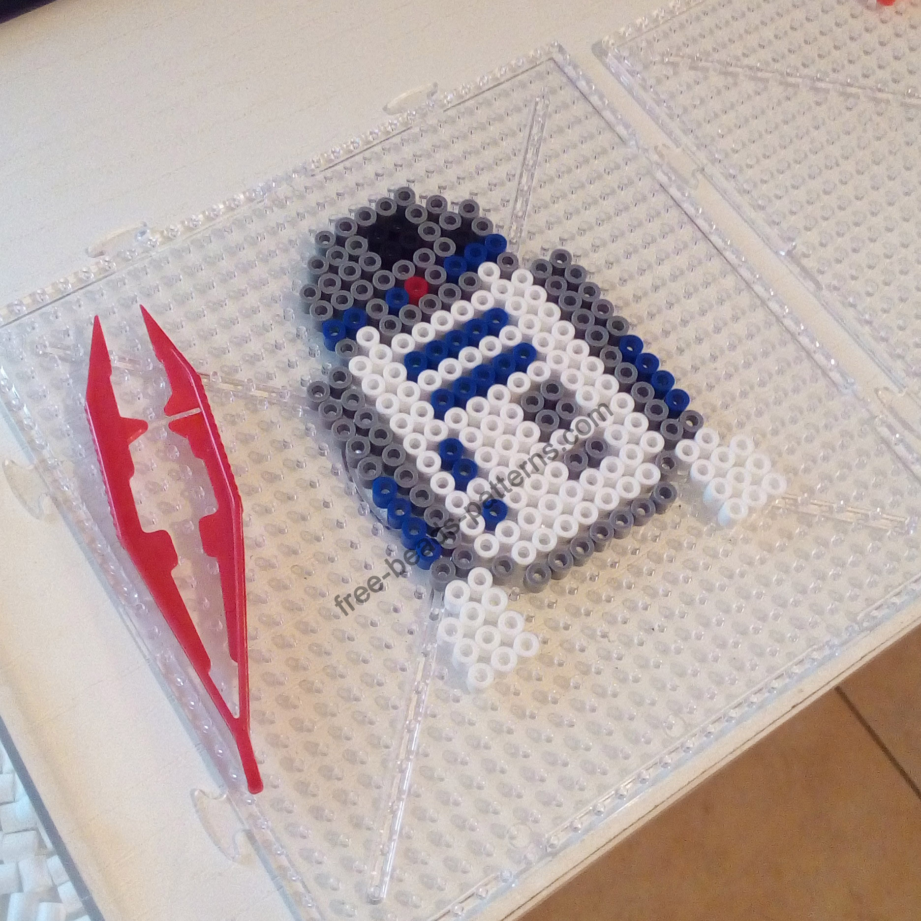 Star Wars R2-D2 15x20 Hama Beads work photos (1)