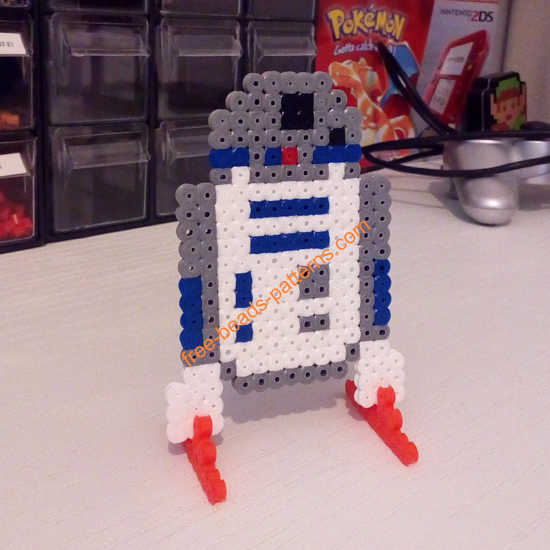 Star Wars R2-D2 Hama Beads work photos (1)