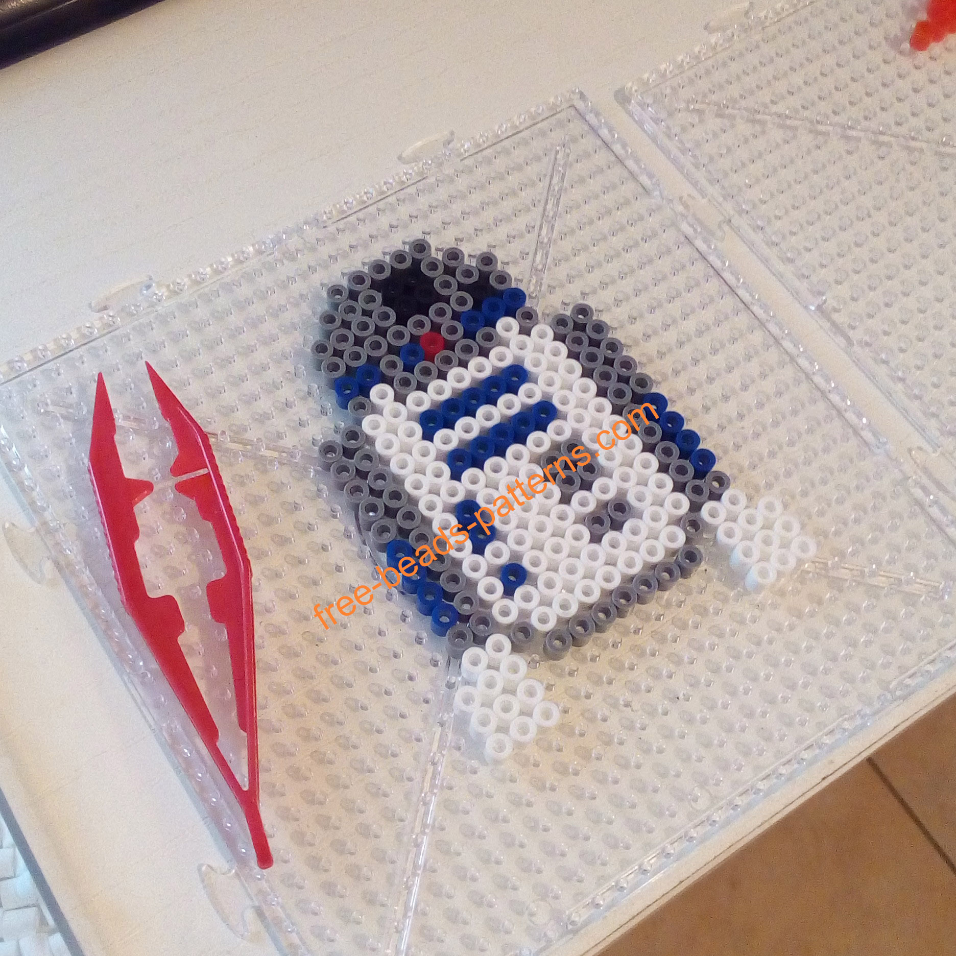 Star Wars R2-D2 Hama Beads work photos (2)