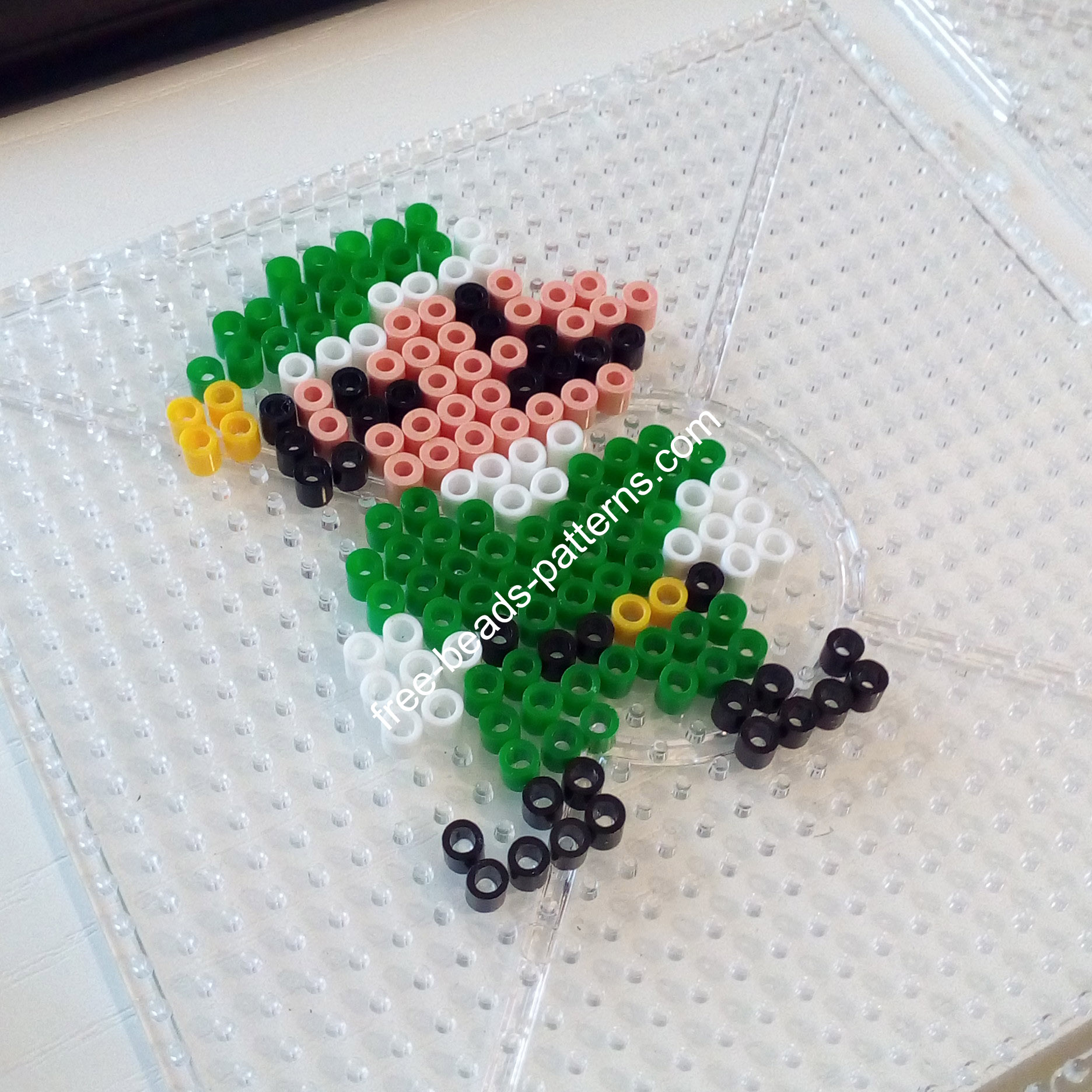 Super Mario Bros and Luigi Christmas mashup made with Hama Beads Perler (3)