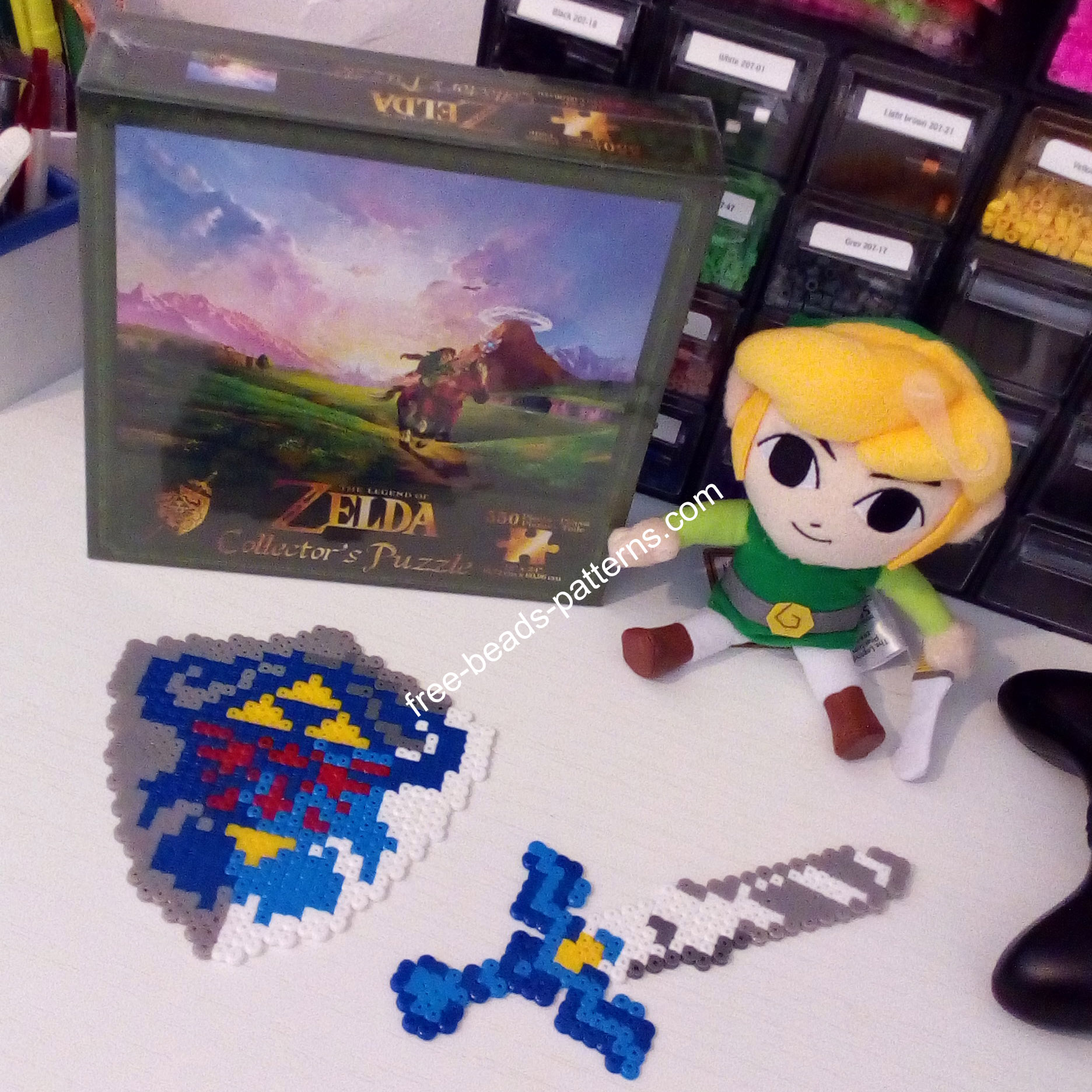 The Legend Of Zelda Master Sword and Hyrule Shield Hama Beads Perler photos (6)