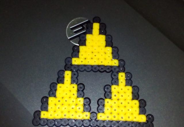 The Legend Of Zelda logo perler beads work photo author Bill